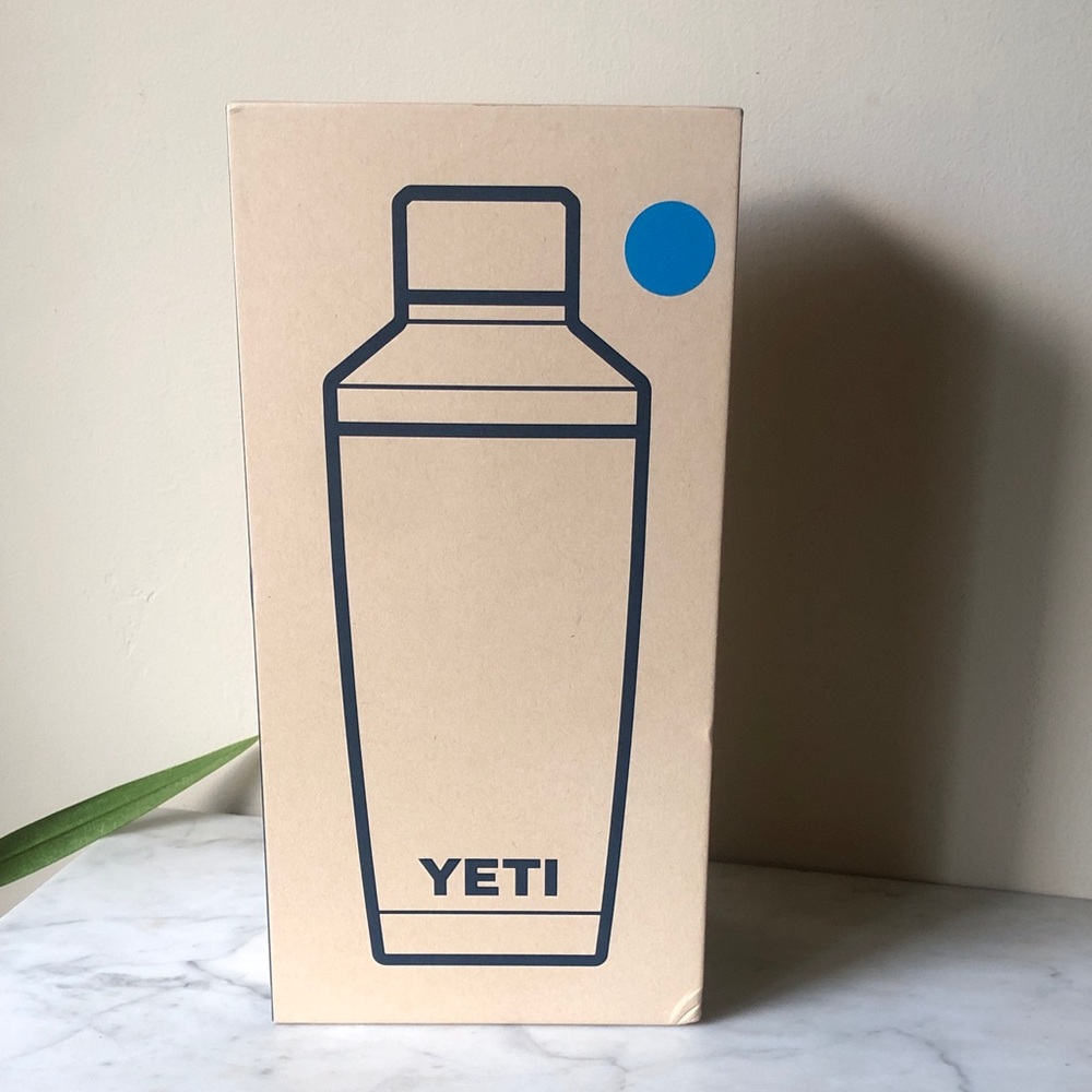 YETI Cocktail Shaker 20oz. Big Wave Blue. Retired Color. New in Box
